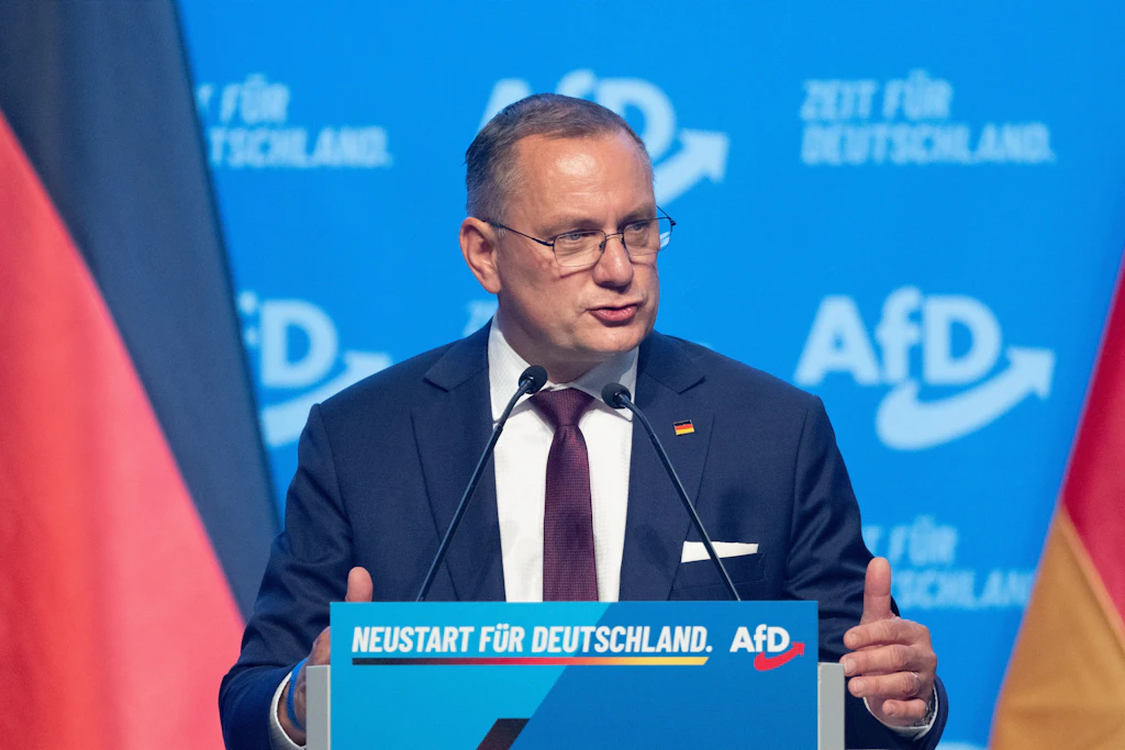Tino Chrupalla wurde mit 70 Prozent der Stimmen wieder zum Parteivorsitzenden gewählt.