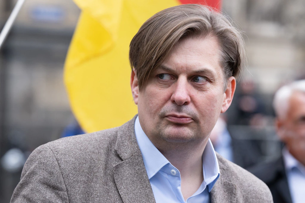 Gegen den AfD-Bundestagsabgeordneten Maximilian Krah wurde Haftbefehl erlassen.