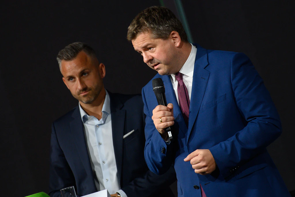 Ulrich Siegmund (l, AfD) und Sven Schulze (CDU) treten bei der Landtagswahl in Sachsen-Anhalt gegeneinander an.