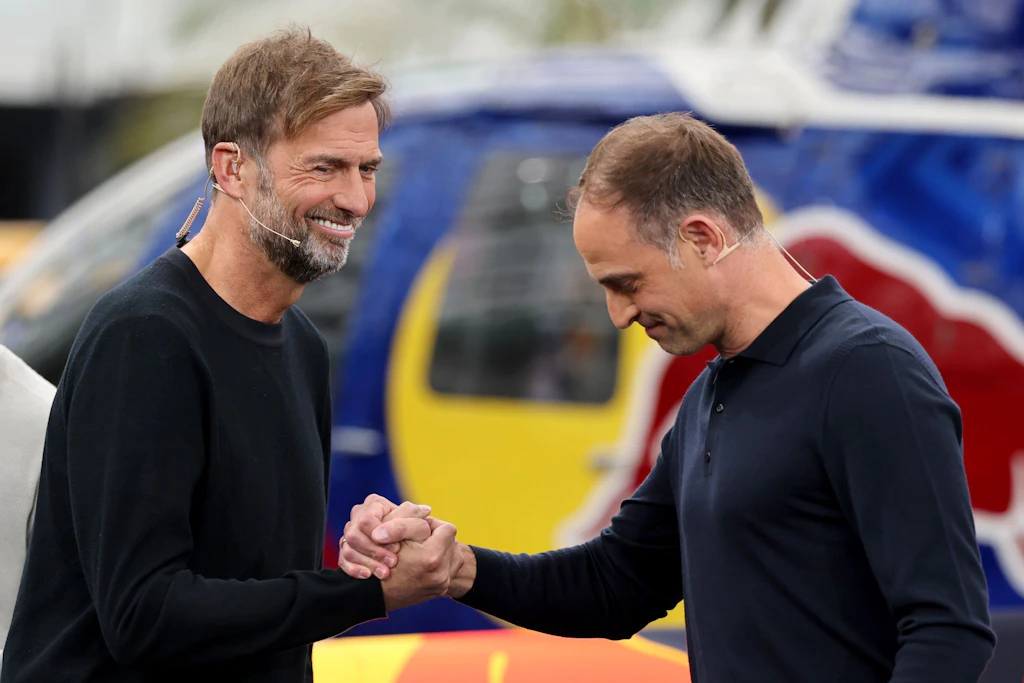 Jürgen Klopp (l) war zuletzt Head of Global Soccer bei Red Bull.