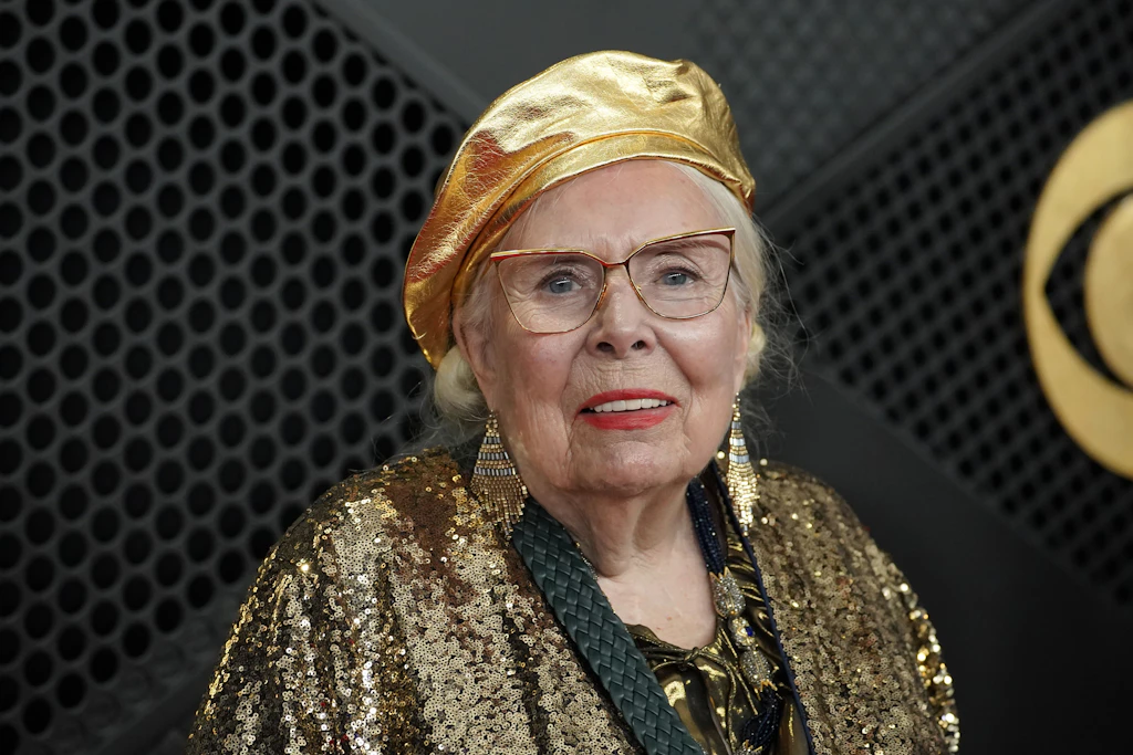 Joni Mitchell bei den Grammys 2026 (Archivbild): Jetzt hat die 82-jährige Musikerin die US-Staatsbürgerschaft angenommen.