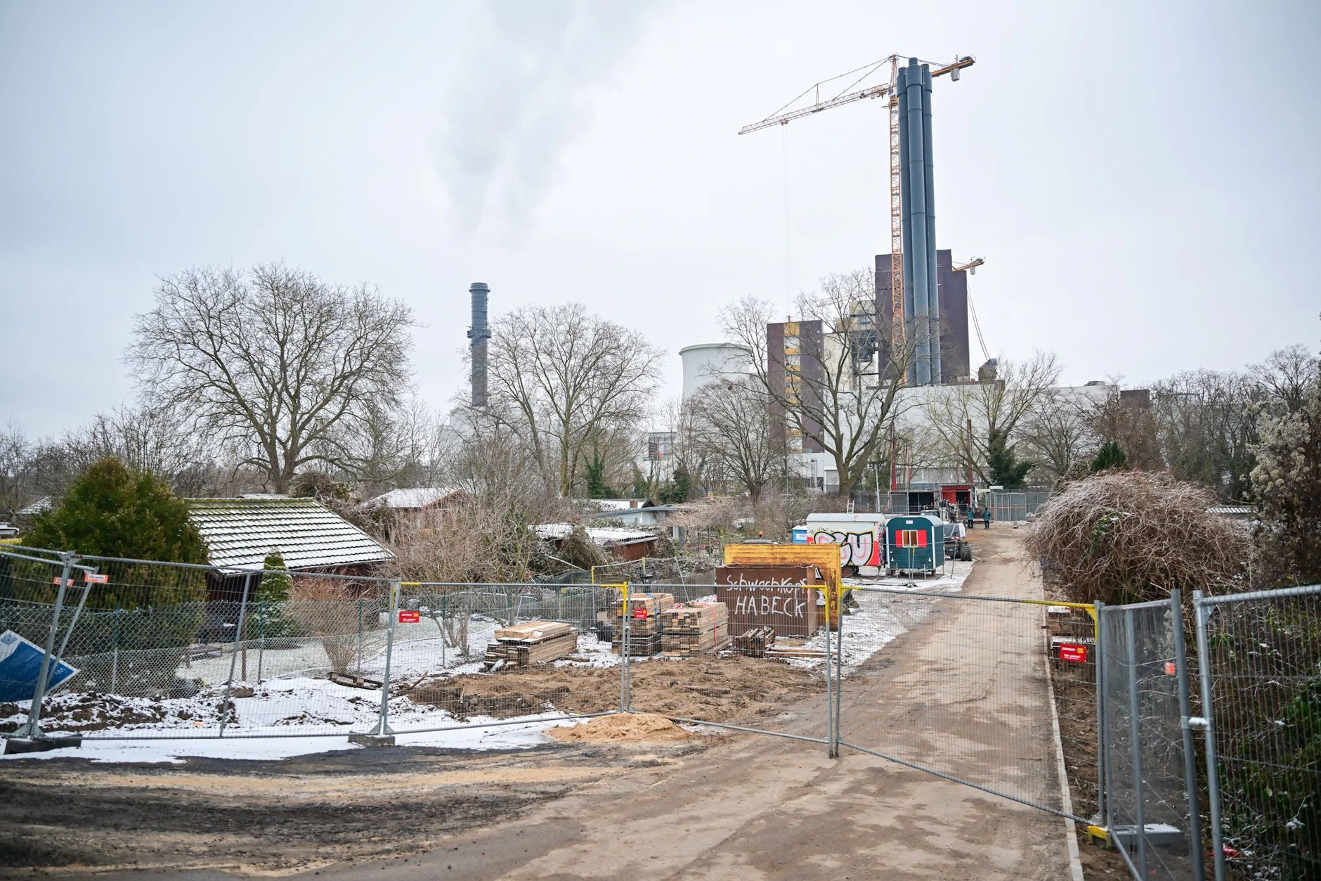 Nahe dem Kraftwerk Lichtefelde hatten am 3. Januar 2026 Linksterroristen eine Kabelbrücke in Brand gesetzt.