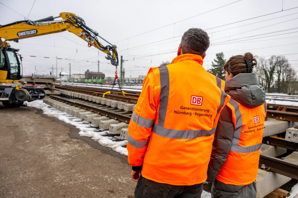 Hohe Planungs- und Steuerungskosten verteuern laut Verkehrsökonom Alexander Eisenkopf DB-Projekte. Er fordert daher unabhängige Kostenprüfungen.