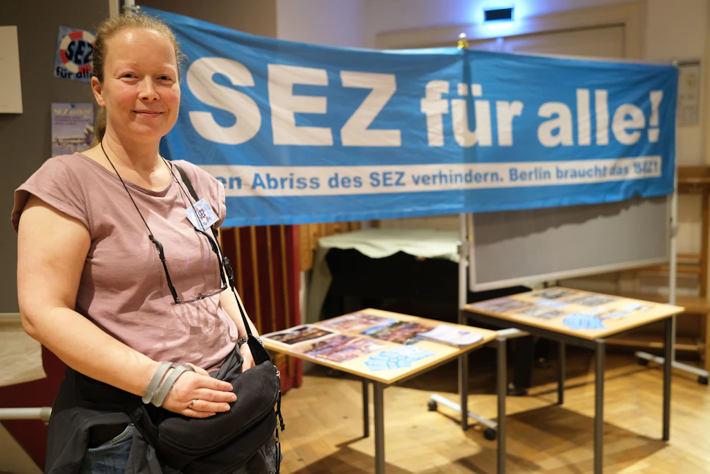 Susanne Lorenz ist Sprecherin der Bürgerinitiative „SEZ für alle“. Auch sie befürchtet, dass jetzt beim ehemaligen DDR-Kultbad vor der Berlin-Wahl Fakten geschaffen werden.