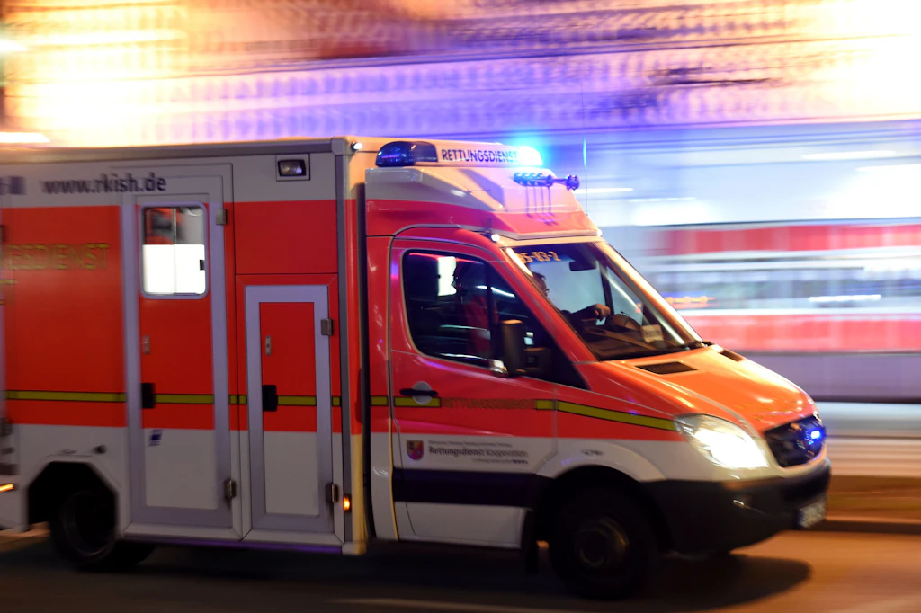 Tödlicher Unfall in Brandenburg: 13-Jährige stirbt nach Crash auf Bundesstraße