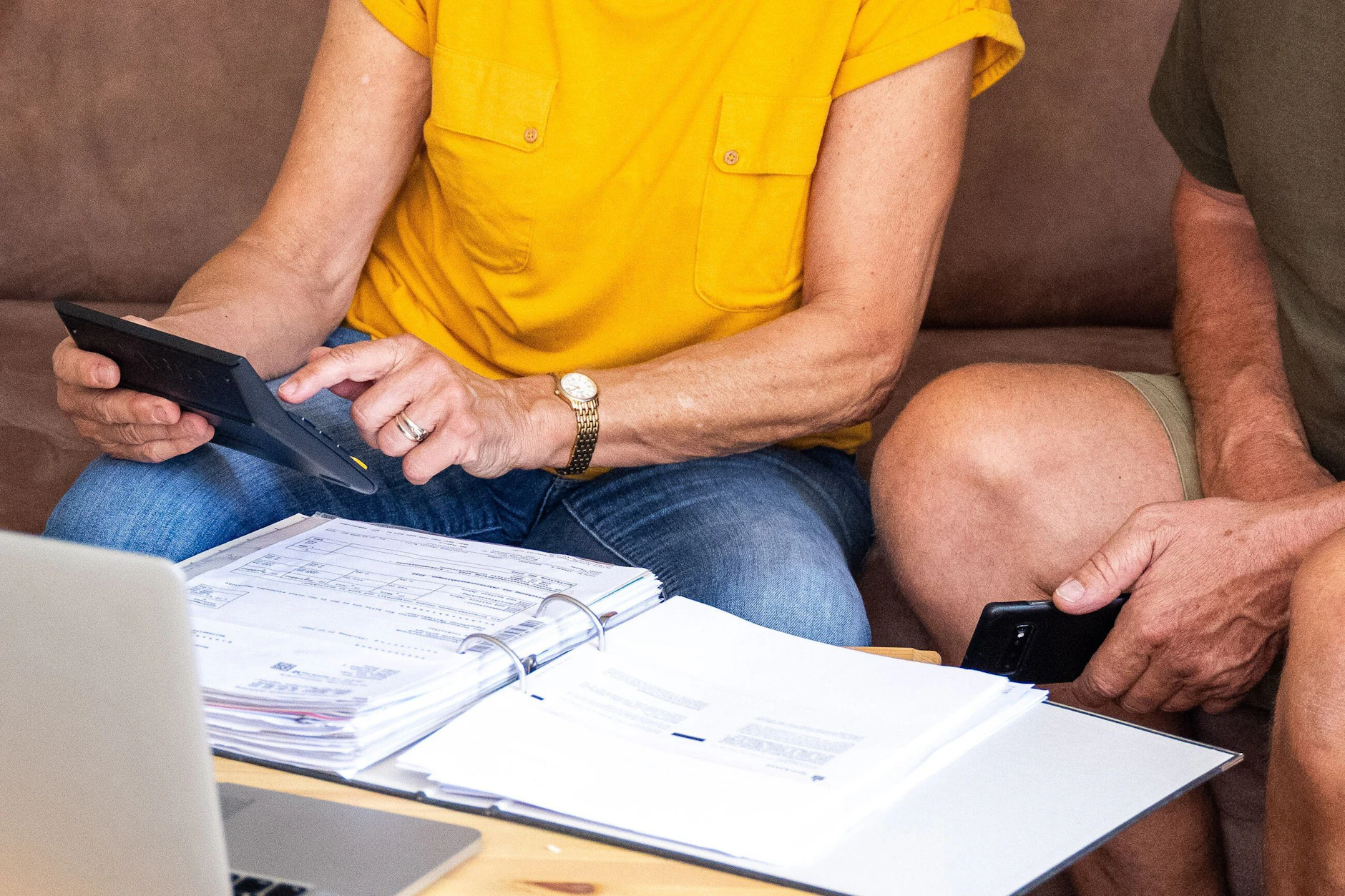 Zur Abgabe einer Steuererklärung verpflichtet sind Rentner immer dann, wenn ihr zu versteuerndes Einkommen den jährlichen Grundfreibetrag übersteigt.