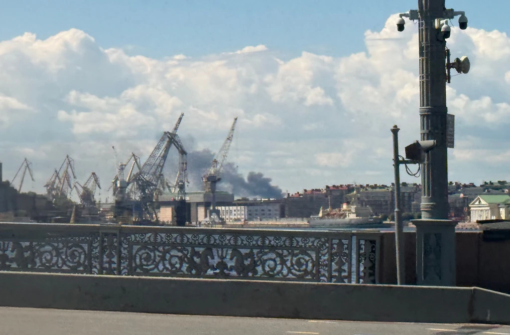 St. Petersburg: Explosionen in Putins Heimat – Ukraine greift Ölterminal an