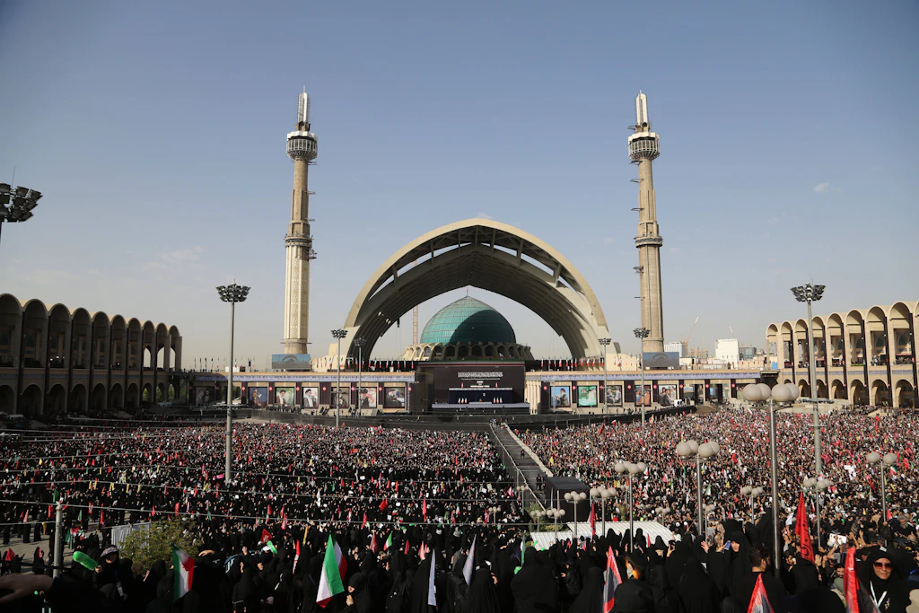Iran mobilisiert Millionen: Chameneis Beisetzung wird zur Machtdemonstration