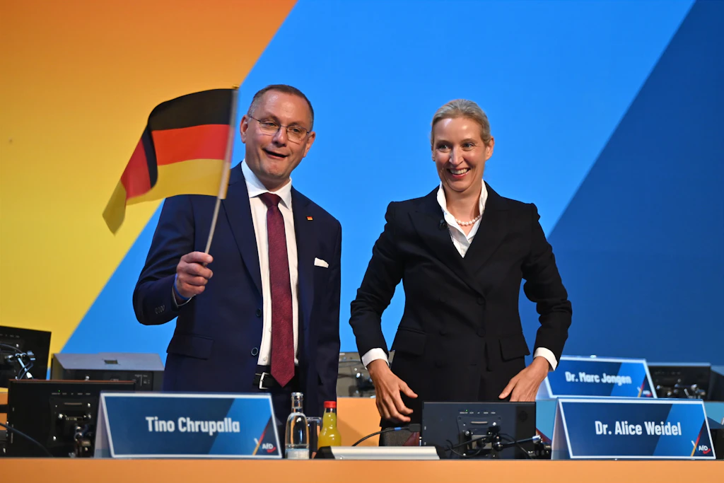Alice Weidel, Bundesvorsitzende und Fraktionsvorsitzende der AfD, und Tino Chrupalla, Vorsitzender der AfD-Bundestagsfraktion, eröffnen den Bundesparteitag der AfD.