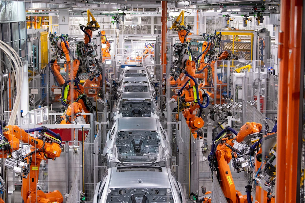 Bis 2027: BMW baut 8000 Jobs ab