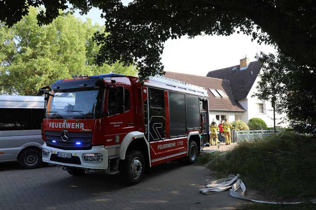 Mehrere Feuerwehrleute erlitten bei dem Einsatz in Bentwisch bei Rostock einen Schock.