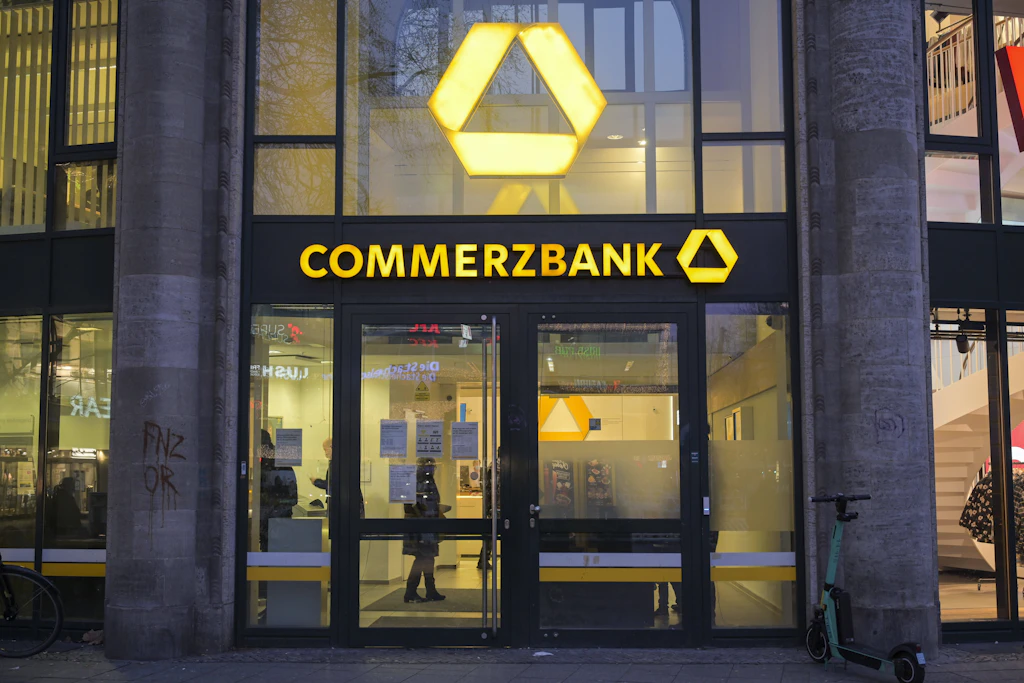 Die Commerzbank-Filiale in der Rankestraße am Kurfürstendamm in Berlin-Charlottenburg