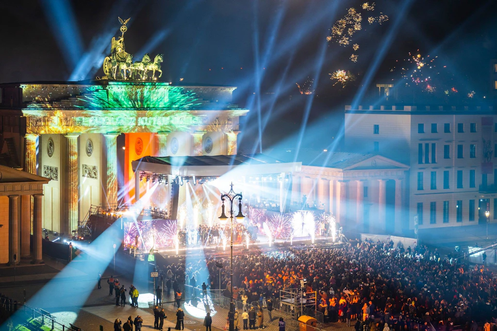 Aufatmen in Berlin: 2026 gibt es wieder eine große Silvesterparty am Brandenburger Tor