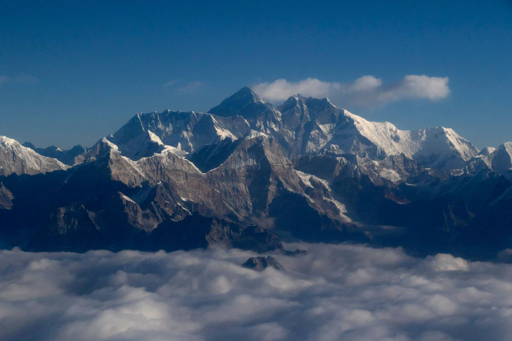Acht der 14 Achttausender befinden sich in Nepal oder direkt an der Grenze des Himalaya-Landes.