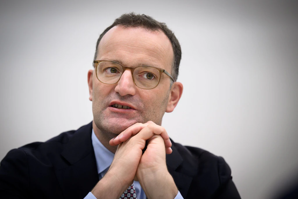 Jens Spahn (CDU), Vorsitzender der CDU/CSU-Bundestagsfraktion, äußert sich zu der Kritik.