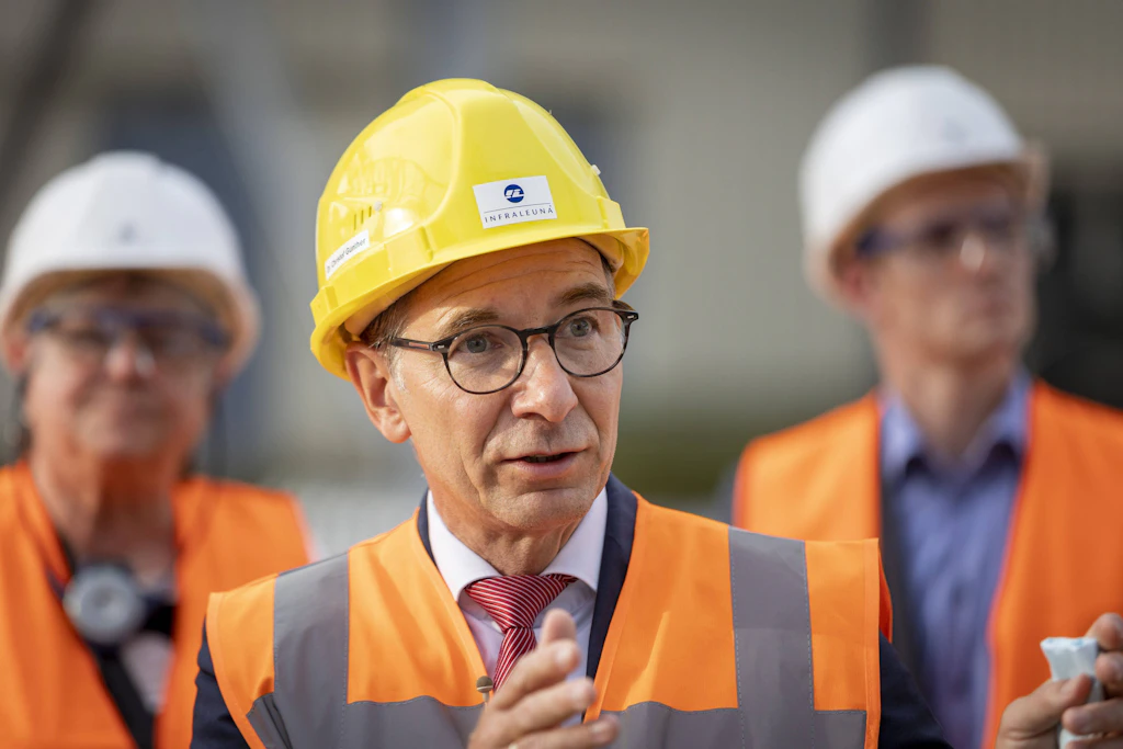 InfraLeuna-Chef Christof Günther erwartet nach dem Kanzlerbesuch konkrete Maßnahmen: „Daran werden Unternehmen und Beschäftigte die Politik messen“, betont er.