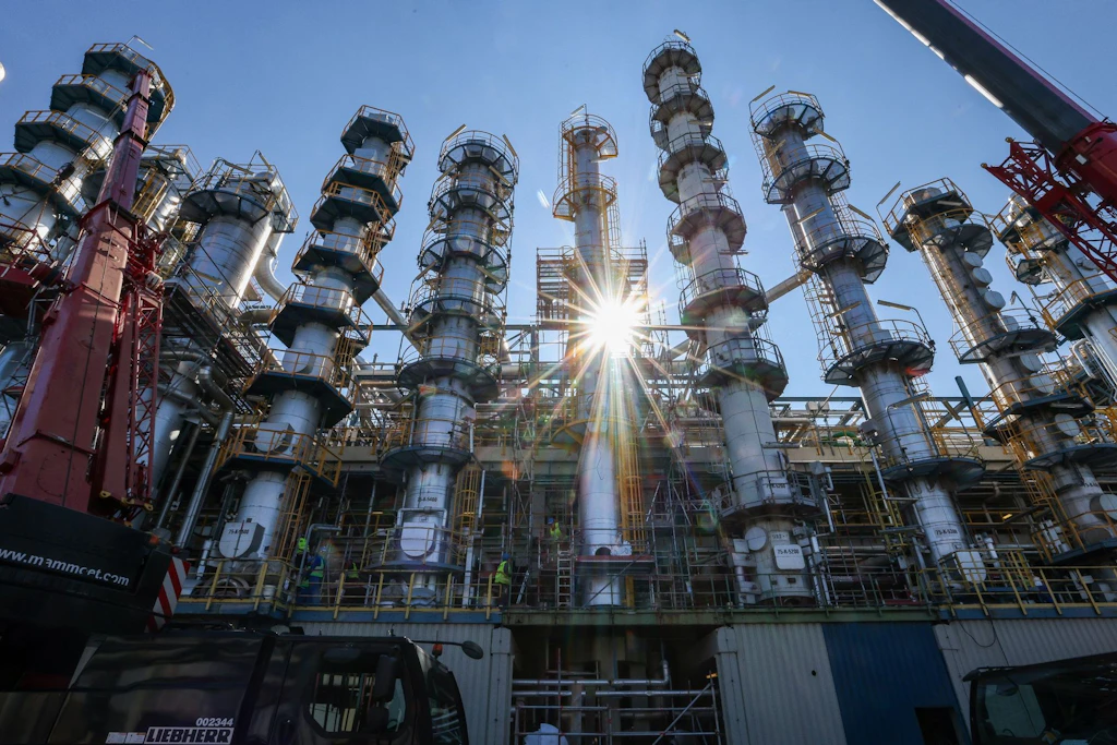 Sachsen-Anhalts Wirtschaft wächst, trotz der Krise im Chemiedreieck mit Insolvenzen und drohenden Werksschließungen.