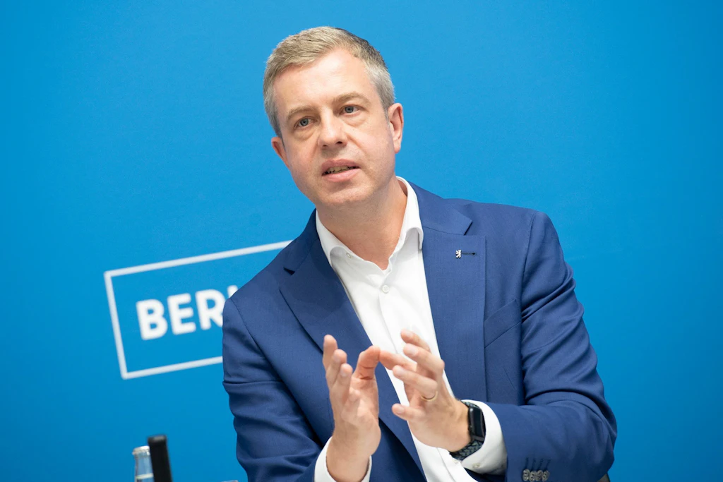 Linke vorn in Berlin – CDU holt mit Evers auf