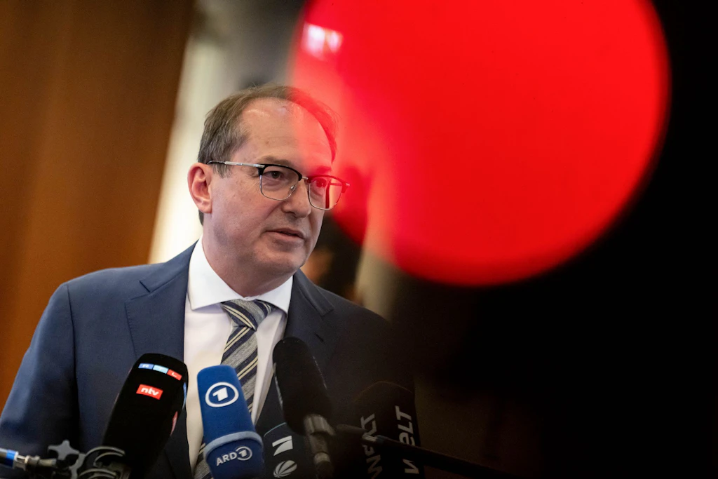 Dobrindts Angriff auf das Informationsfreiheitsgesetz: Spione lachen, Bürger zahlen den Preis