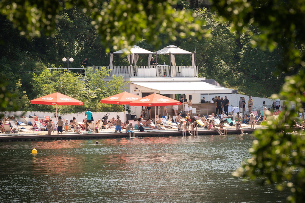 Eigentlich idyllisch: Im Strandbad Halensee ereignete sich am Sonntag ein tödlicher Badeunfall. (Archivbild)
