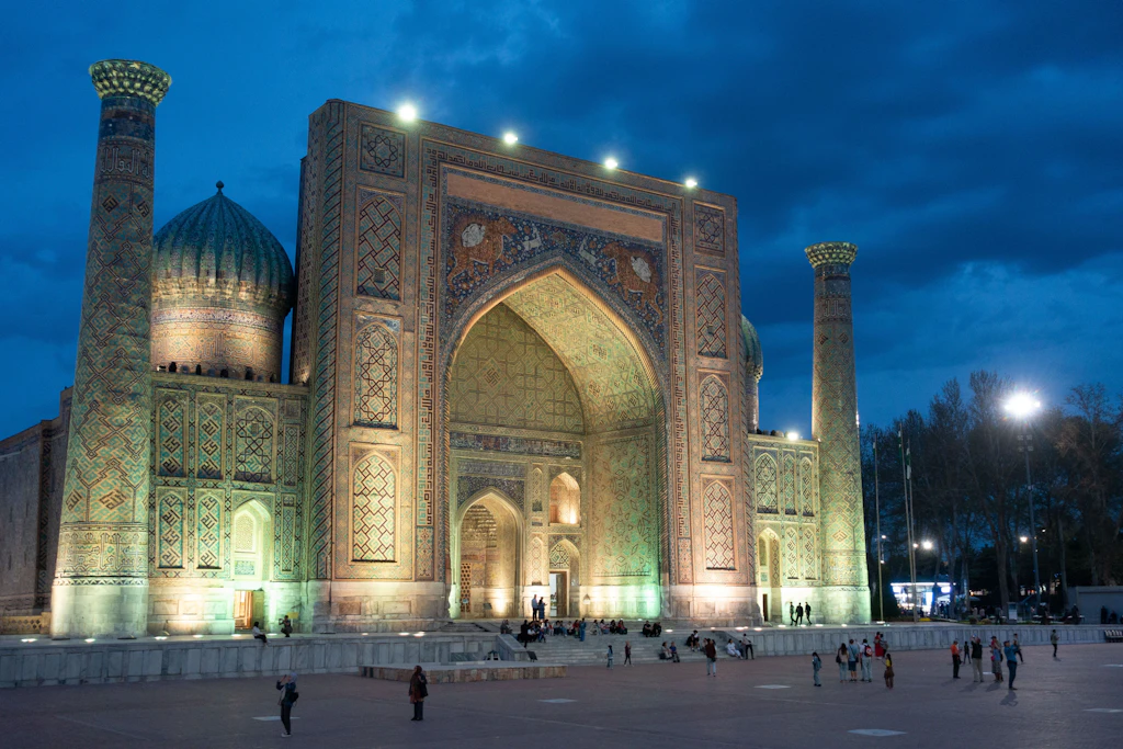 Trotz aller unübersehbaren Modernisierung: Die Seidenstraße und der Registan-Platz in Samarkand bleiben die großen touristischen Attraktionen Usbekistans und der Region.