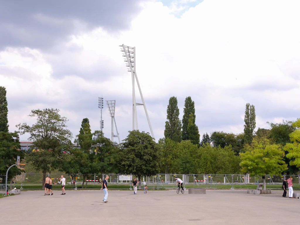 Sofortige Sperrung in Pankow: Straße am Mauerpark senkt sich ab