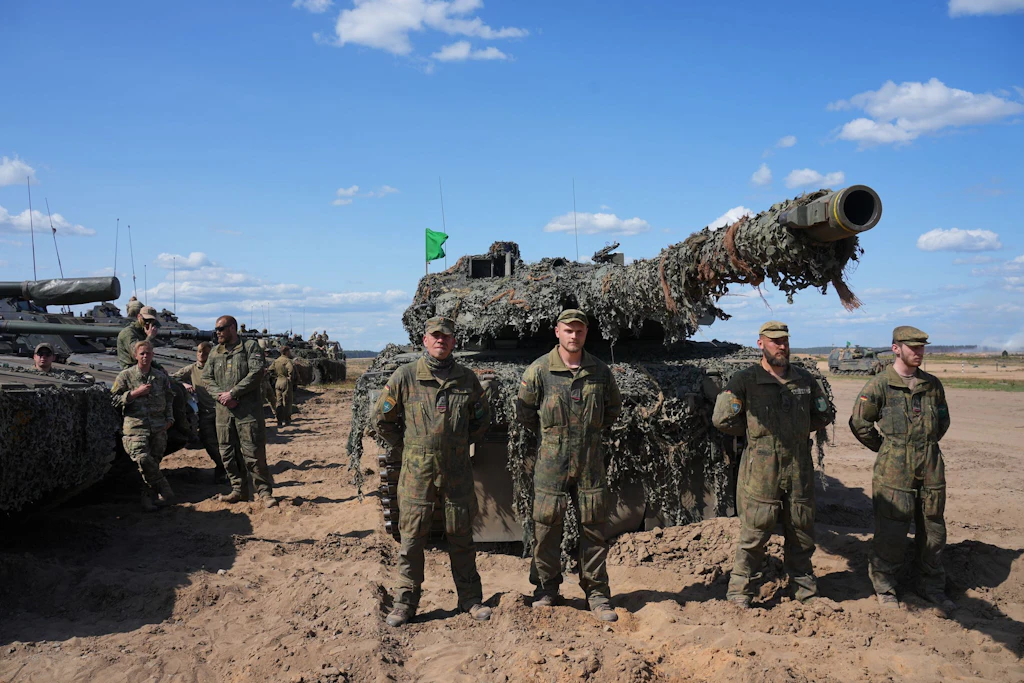 Deutsche Kampfpanzer vom Typ Leopard 2A6 an der sogenannten Ostflanke in Litauen