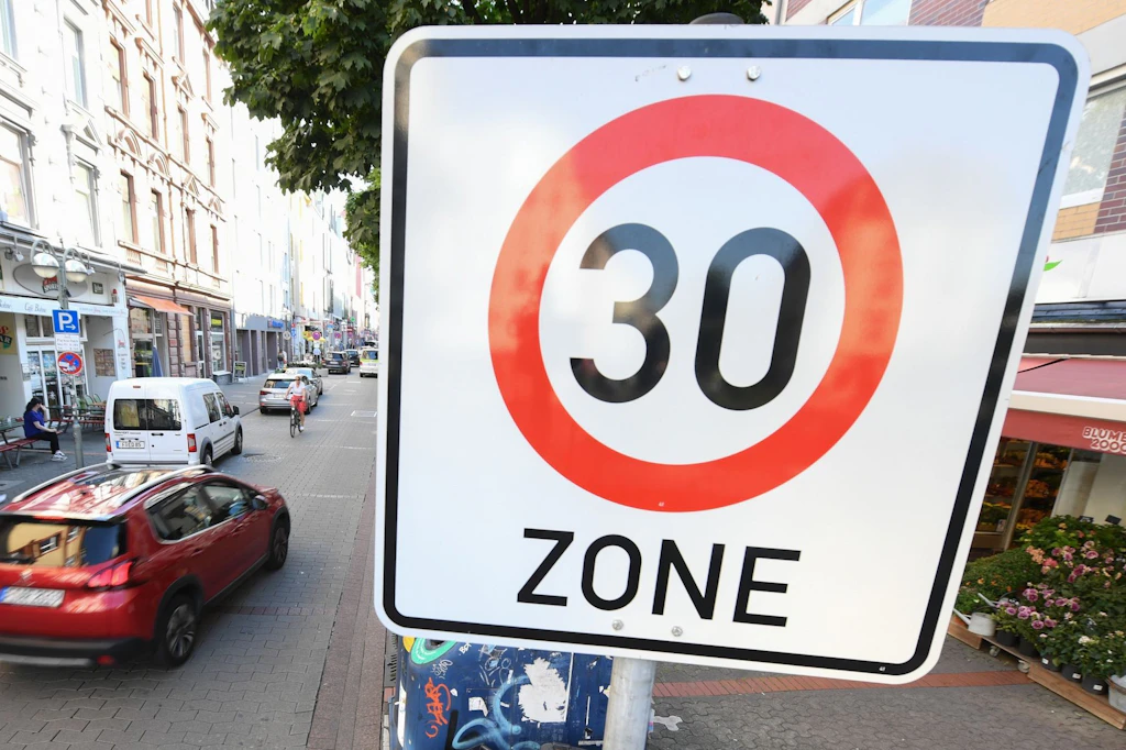 In einer Berliner Straße muss wieder Tempo 30 gelten.