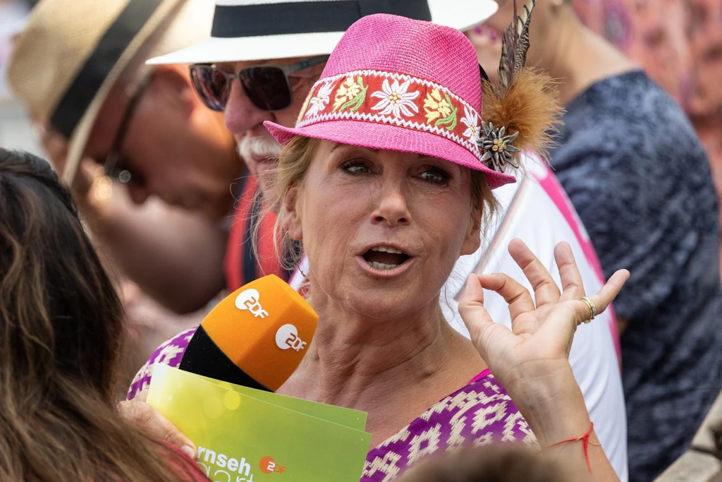 Kreischfidel, aber in der Gesamtwertung problematisch: Andrea Kiewel und der ewige „Fernsehgarten“