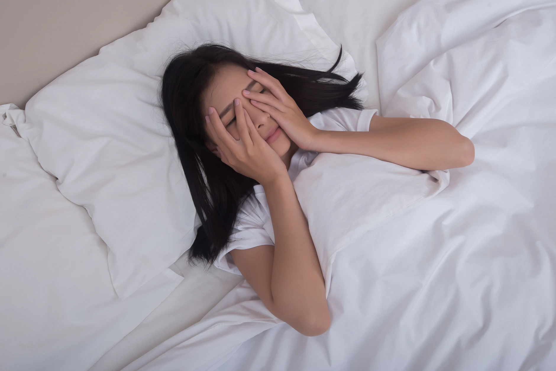 Schlafprobleme, Schmerzen und Gereiztheit: Die falsche Matratze hat Auswirkungen, die man auch beim Sex spürt.