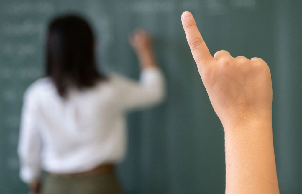 Seit 17 Jahren krank mit Gehalt: Lehrerin klagt gegen Zwangsruhestand