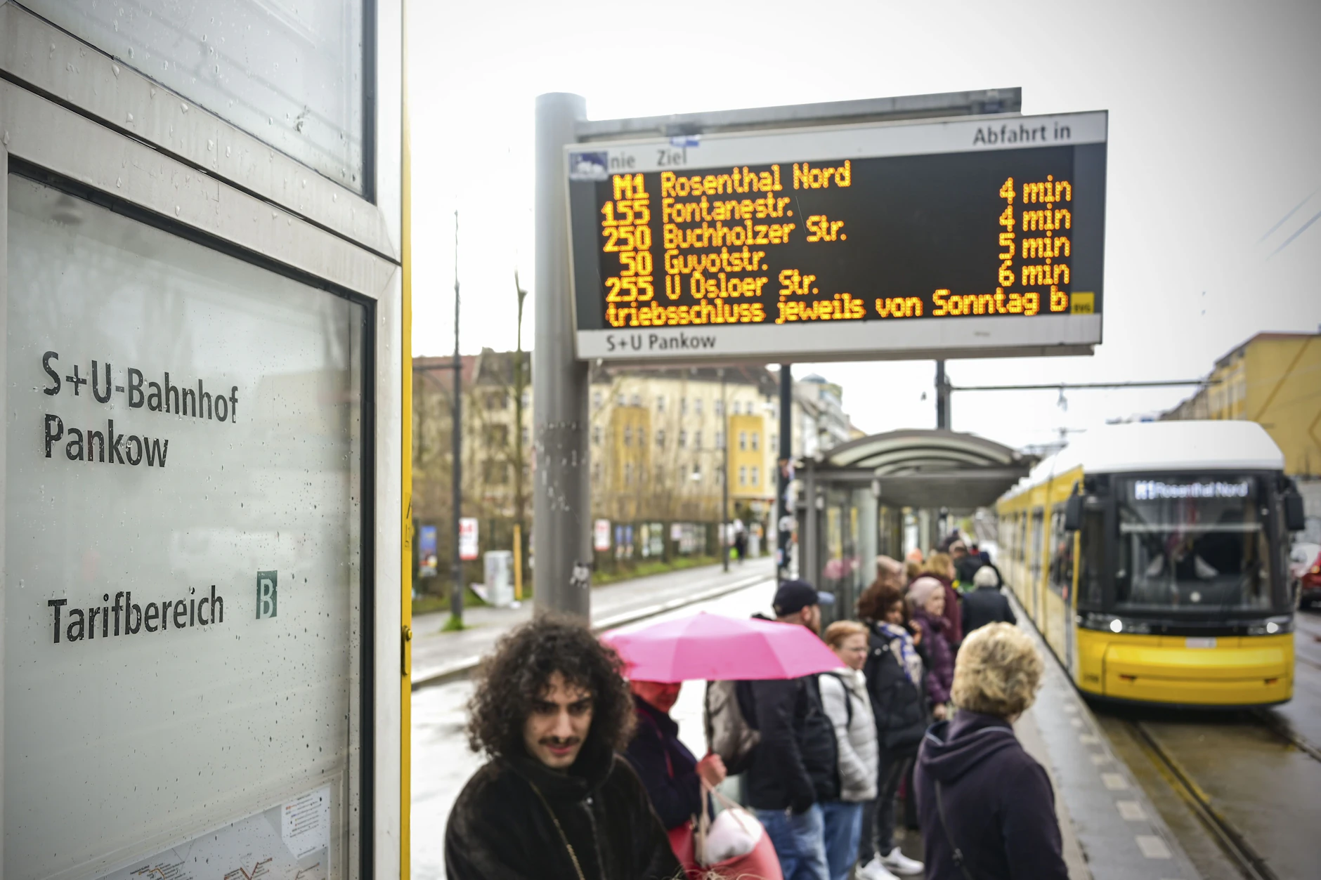 Die Straßenbahn-Linie M1 soll bis zur Elisabeth-Aue verlängert werden. Zu Stoßzeiten ist sie jetzt schon voll.
