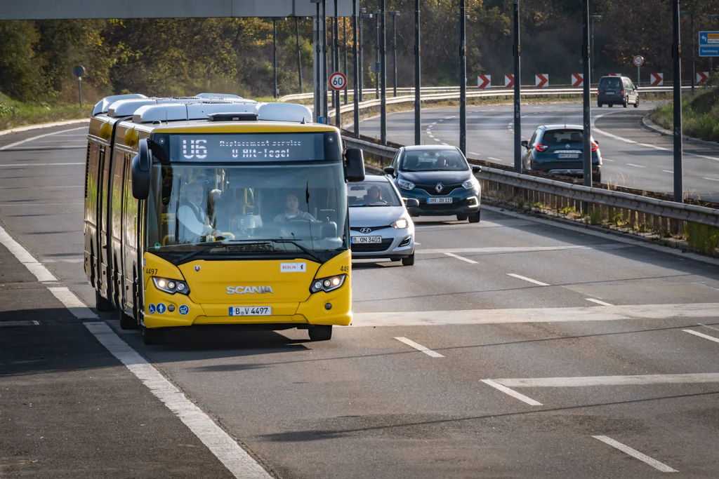 Bus statt U-Bahn: Nach Alt-Tegel geht es seit 2022 nur per Schienenersatzverkehr.