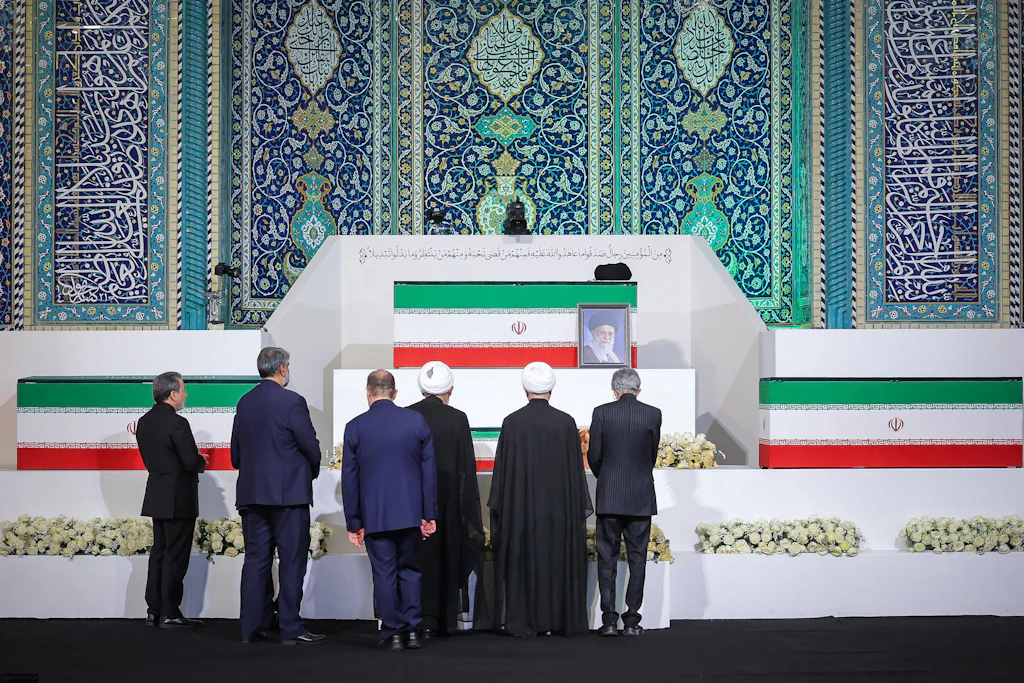 Iran: Modschtaba Chamenei fehlt bei Trauerfeier – Rätsel um neuen obersten Führer