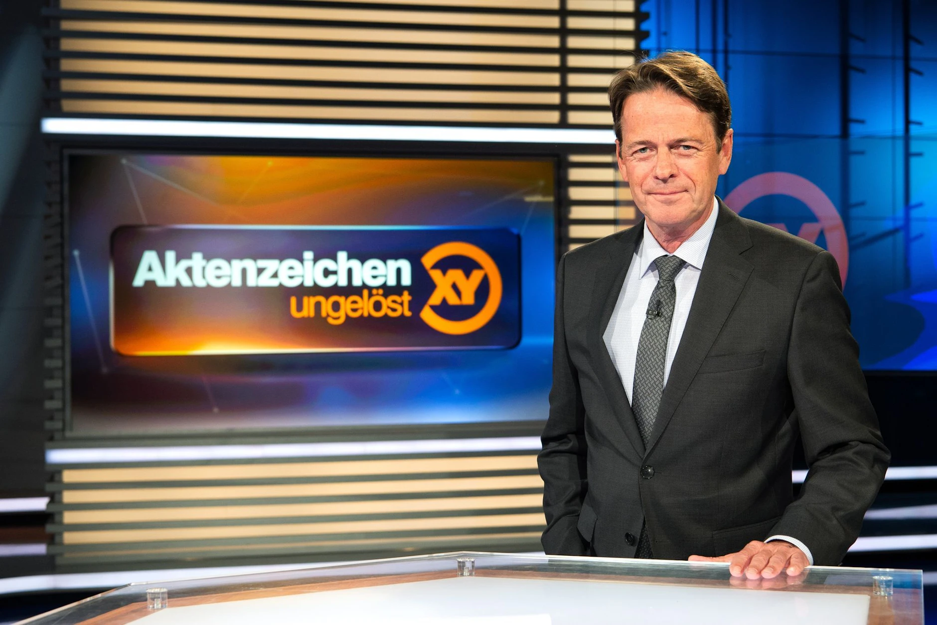 Rudi Cerne moderiert seit Januar 2002 die Sendung „Aktenzeichen XY ... ungelöst“ im ZDF.