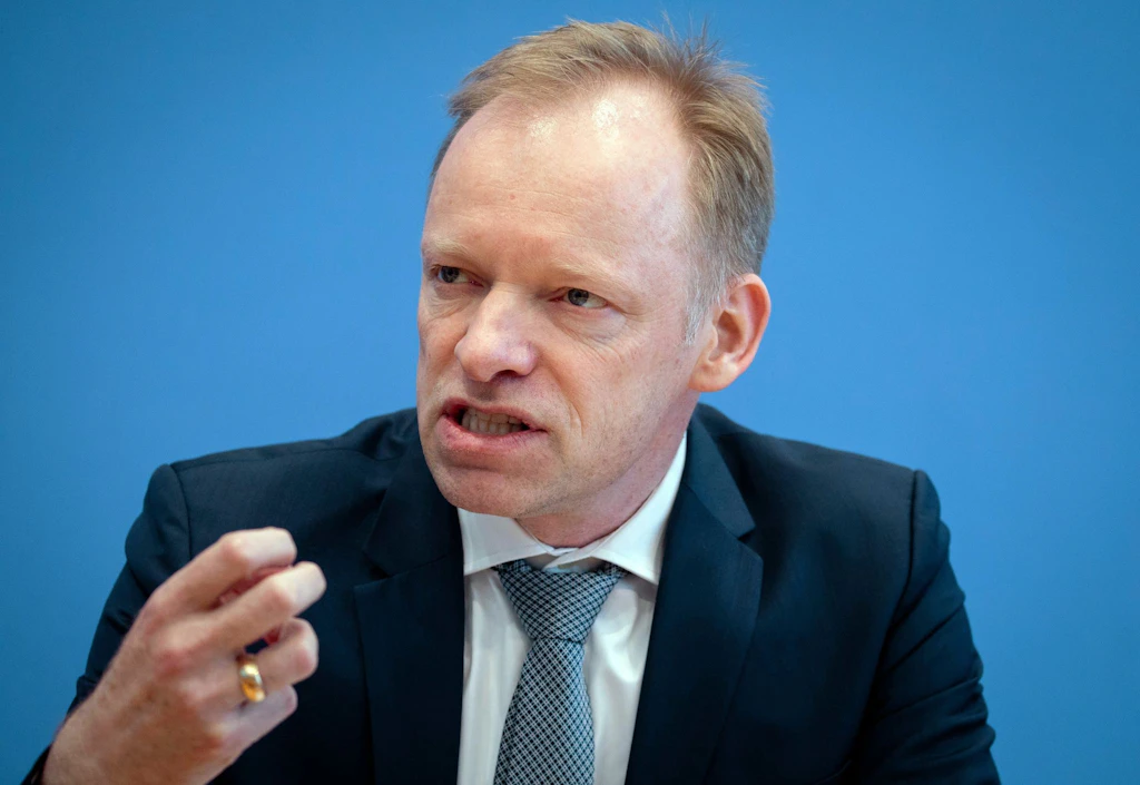 Ifo deckt auf: Gelder für Straßen verschwinden im Verteidigungsbudget