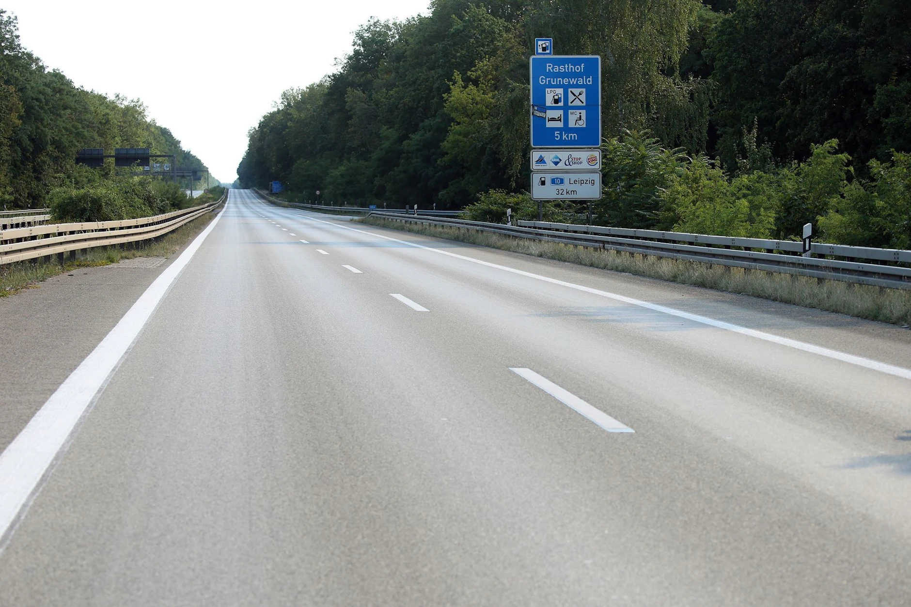 Die Autobahn A115, die Avus, bietet Autofahrern ab Montag auch eine neue Bau-Überraschung.