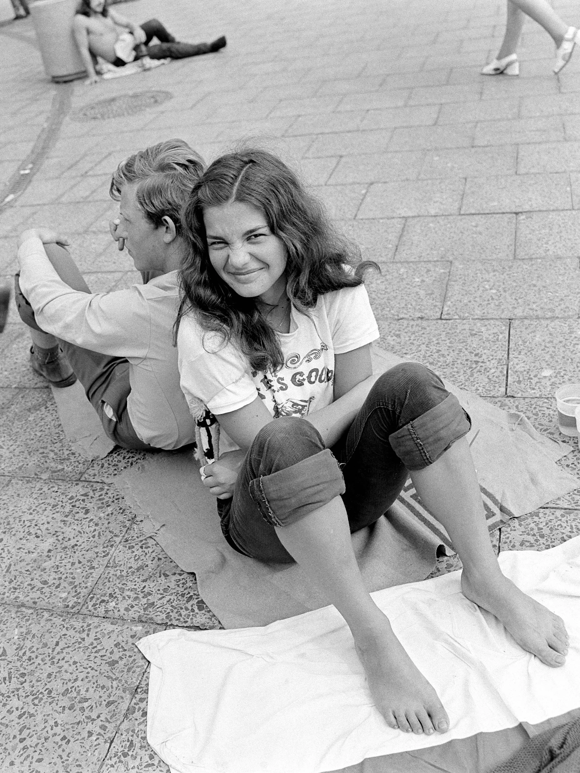 Junge Leute bei den Weltfestspielen der Jugend in Berlin im Jahr 1973.