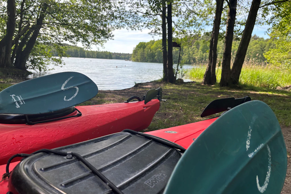 Pause beim Paddeln auf der Havel. Seen für eine Erfrischung gibt es genug.