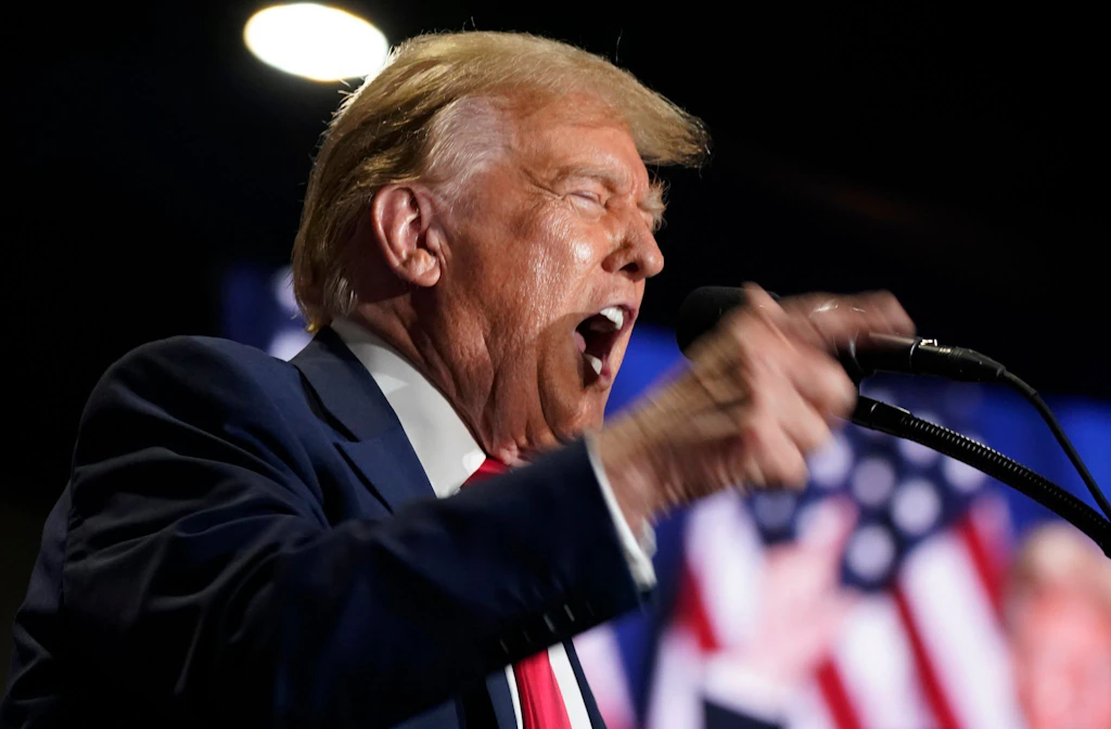 Trump wirft China Einmischung in Wahl vor – Geheimdienste widersprechen, Sender boykottieren