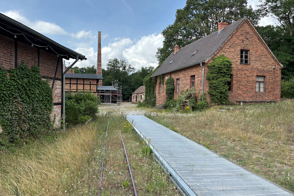 Mehr als 300 Jahre Manufakturtradition: Im Glasmacherdorf Glashütte bei Baruth (Mark) kann man Industriegeschichte erleben.