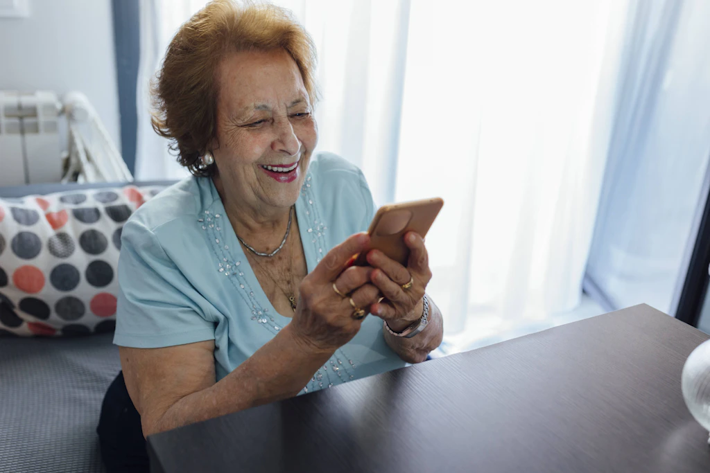 Mit ein paar Einstellungen lässt sich für Senioren das Benutzen des Smartphones erleichtern.