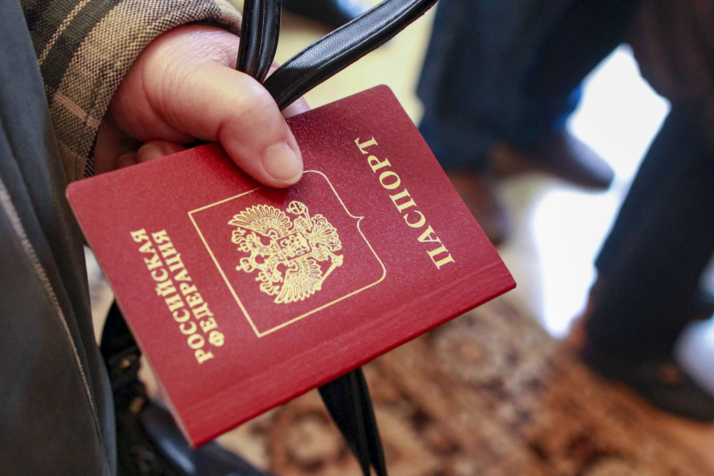 Das Wort „Russland“ genügt: Wenn der Pass zum Verdachtsgrund wird