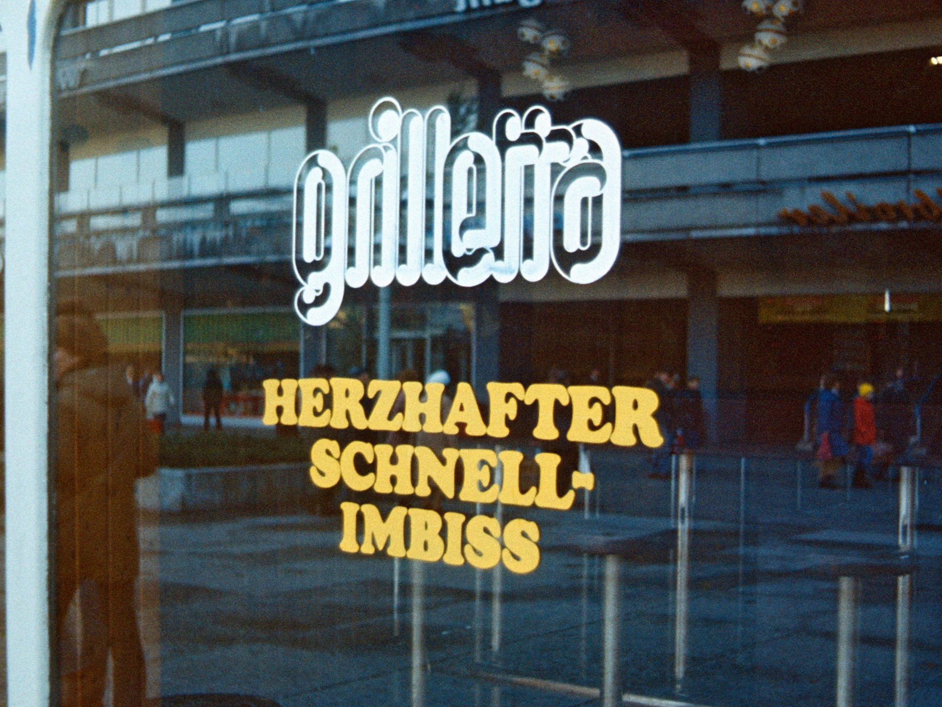 Am Alexanderplatz gab es in den 80er-Jahren die Gaststätte Grilletta, die als „herzhafter Schnell-Imbiss“ beworben wurde.