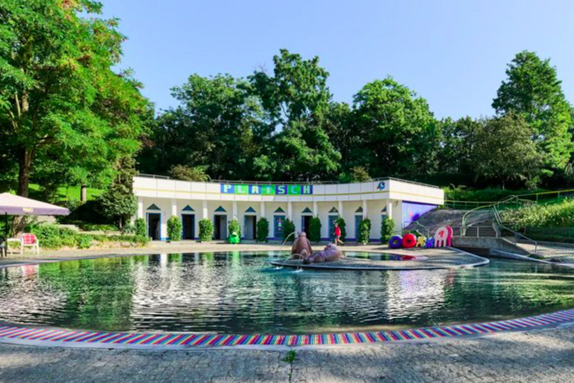 Das Kinderbad im Bürgerpark Marzahn gehört seit 1993 zu den schönsten in Berlin, ist aber nur etwas für kleinere Kids.