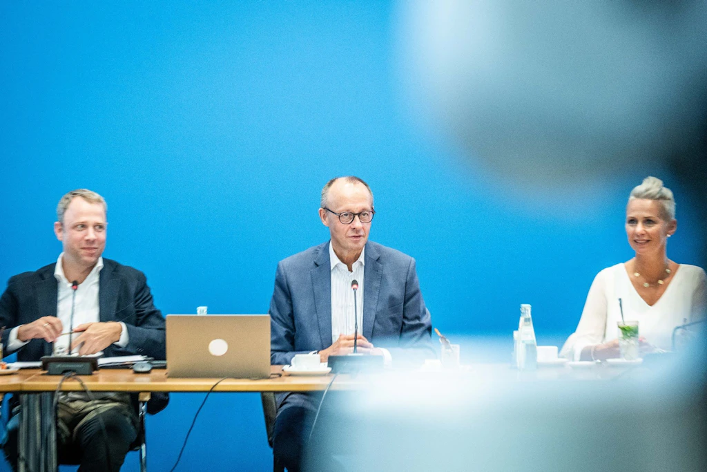 Ein Bild aus besseren Tagen: Der CDU-Bundesvorsitzende Friedrich Merz (m.) an der Seite von CDU-Generalsekretär Mario Czaja und Partei-Vize Silvia Breher.