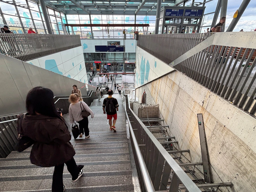 Rolltreppen-Chaos, Verspätungen, Vollversagen: Die Deutsche Bahn schafft sich ab