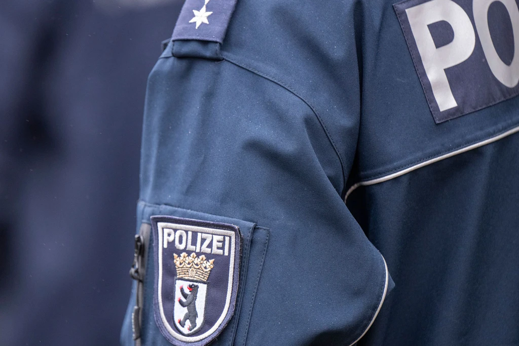 Die Polizei hat die drei inzwischen angeklagten Brüder schon vor Monaten festgenommen.