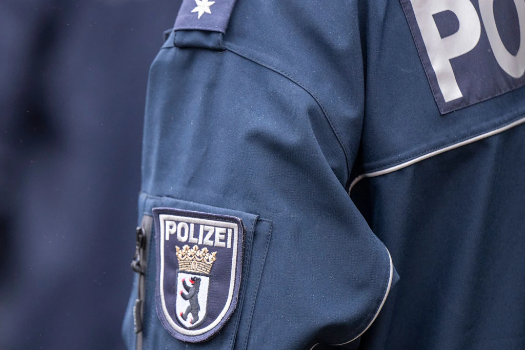 Die Polizei hat die drei inzwischen angeklagten Brüder schon vor Monaten festgenommen.