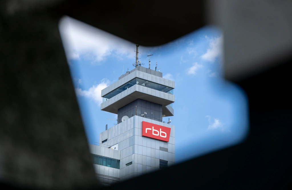 BSW klagt gegen rbb: Partei soll kurz vor Berlin-Wahl bei Wahlarena draußen bleiben